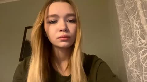 Snapshot of cherryleija chatting on December 20, 1:34 am Lei online show from December 20, 1:34 am