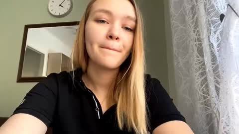 Snapshot of cherryleija chatting on December 21, 9:05 am Lei online show from December 21, 9:05 am