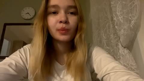 Snapshot of cherryleija chatting on January 14, 1:22 am Lei online show from January 14, 1:22 am