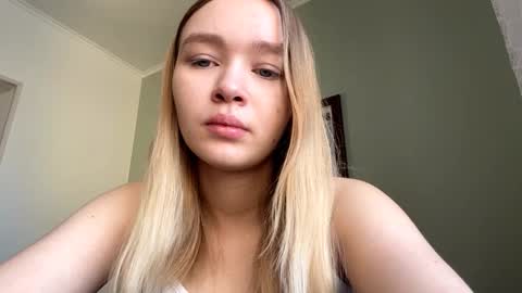 Snapshot of cherryleija chatting on January 15, 6:18 am Lei online show from January 15, 6:18 am