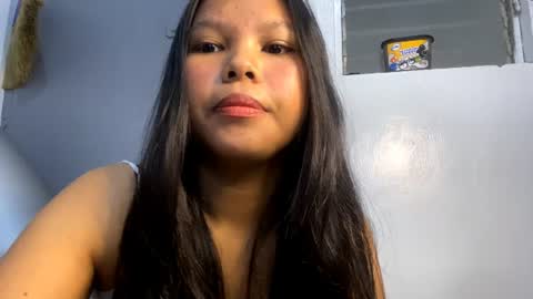 Snapshot of cherrynovax chatting on June 17, 2:36 am Bella online show from June 17, 2:36 am