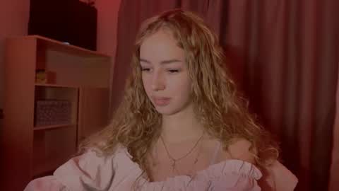 Evie online show from November 14, 2:16 pm