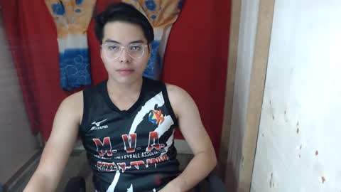 Snapshot of chicago_west chatting on December 21, 2:37 pm Ask me online show from December 21, 2:37 pm