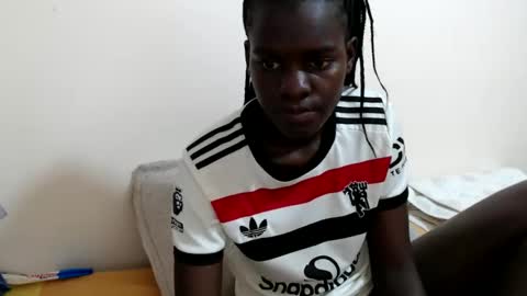 chichie_ online show from May 22, 5:51 pm