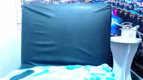 Snapshot of chiky_nastyy chatting on January 9, 6:15 pm Chikys online show from January 9, 6:15 pm