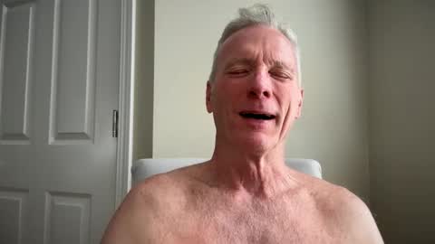 Snapshot of chill_with_john chatting on October 29, 6:42 pm John online show from October 29, 6:42 pm