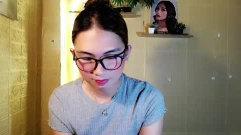 Snapshot of chinitaluxe chatting on July 1, 9:36 pm Chinita online show from July 1, 9:36 pm
