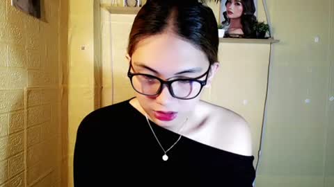 Snapshot of chinitaluxe chatting on July 9, 1:53 am Chinita online show from July 9, 1:53 am