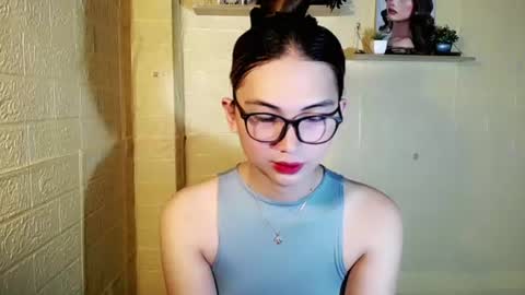 Snapshot of chinitaluxe chatting on August 4, 12:25 am Chinita online show from August 4, 12:25 am