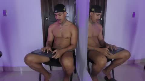 Snapshot of chirshot21_ chatting on July 8, 12:20 pm Chris online show from July 8, 12:20 pm