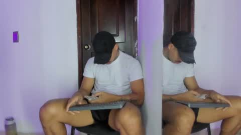 Snapshot of chirshot21_ chatting on July 15, 12:21 pm Chris online show from July 15, 12:21 pm