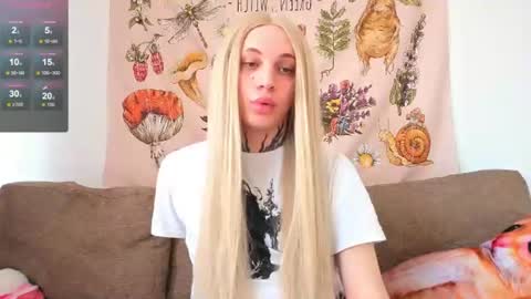 Snapshot of chl0echerry chatting on June 19, 6:29 am Chloe INDEPENDENT MODEL online show from June 19, 6:29 am
