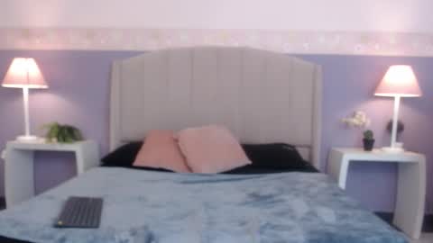 Snapshot of chloe014_ chatting on December 22, 11:40 am Chloe online show from December 22, 11:40 am