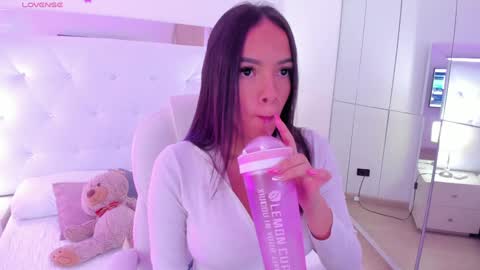 Snapshot of chloe__evans_ chatting on January 11, 11:45 am Chloe online show from January 11, 11:45 am