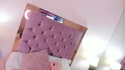 Snapshot of chloe__evans_ chatting on January 23, 8:04 am Chloe online show from January 23, 8:04 am