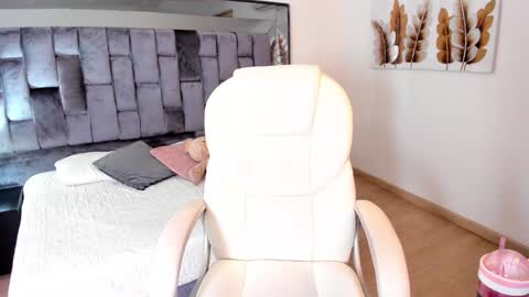 Snapshot of chloe__evans_ chatting on January 24, 11:59 am Chloe online show from January 24, 11:59 am
