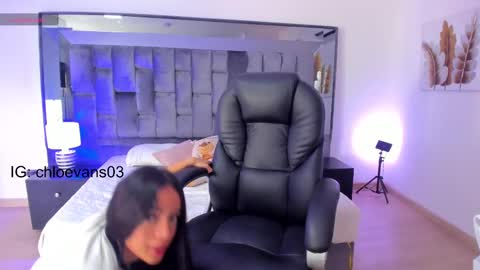 Snapshot of chloe__evans_ chatting on March 4, 11:29 am Chloe online show from March 4, 11:29 am