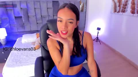 Snapshot of chloe__evans_ chatting on March 11, 11:23 am Chloe online show from March 11, 11:23 am