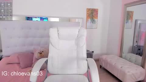 Snapshot of chloe__evans_ chatting on September 14, 11:53 am Chloe online show from September 14, 11:53 am