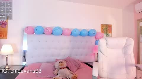 Snapshot of chloe__evans_ chatting on September 19, 11:55 am Chloe online show from September 19, 11:55 am