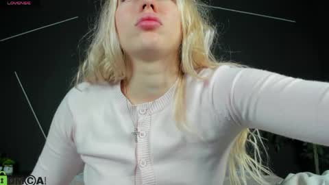 Snapshot of chloe_alba chatting on May 2, 3:00 am Chloe online show from May 2, 3:00 am