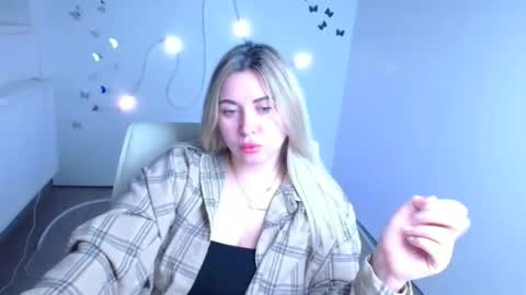 Snapshot of chloe_diva chatting on November 23, 6:13 am Chloe online show from November 23, 6:13 am