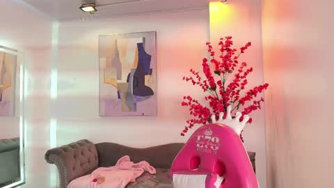 Chloe online show from April 15, 11:39 am