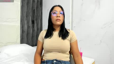 Snapshot of chloe_dreams4u chatting on May 20, 11:27 am CHLOE online show from May 20, 11:27 am