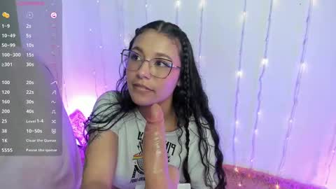 Snapshot of chloe_evans12 chatting on March 10, 5:00 am Chloe  online show from March 10, 5:00 am