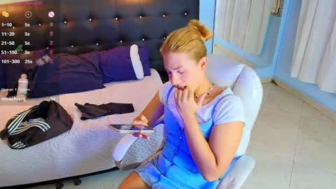 CHLOE online show from December 13, 8:47 pm