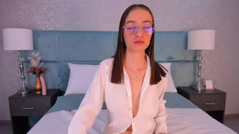 chloe_key online show from May 10, 4:01 pm