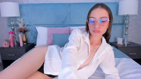 chloe_key online show from May 26, 8:05 pm