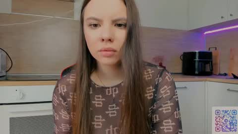 Snapshot of chloe_loo chatting on May 18, 12:33 pm Chloe online show from May 18, 12:33 pm