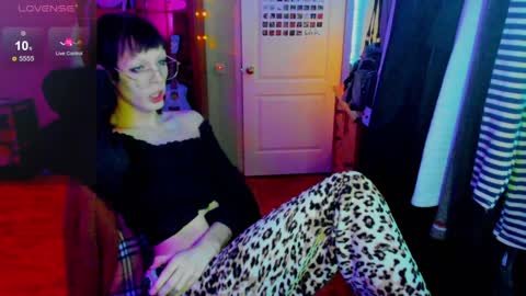 Chloe-Lorelei online show from January 7, 9:50 am