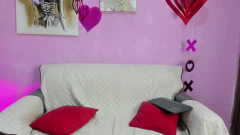 chloe online show from February 14, 2:33 pm