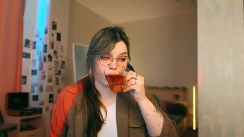 Sendy online show from March 19, 4:49 am