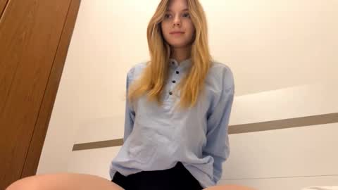 hloe online show from February 2, 3:00 pm