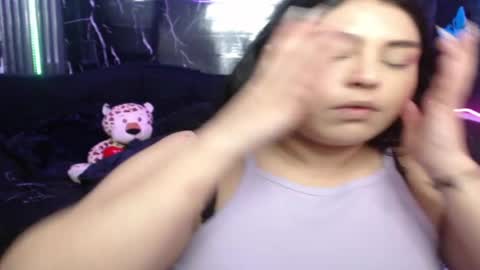 chloe_smith5 online show from April 1, 1:23 pm