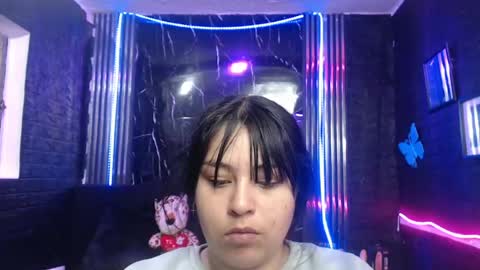 Snapshot of chloe_smith5 chatting on April 27, 1:09 pm chloe_smith5 online show from April 27, 1:09 pm