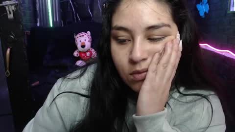 Snapshot of chloe_smith5 chatting on April 28, 1:05 pm chloe_smith5 online show from April 28, 1:05 pm