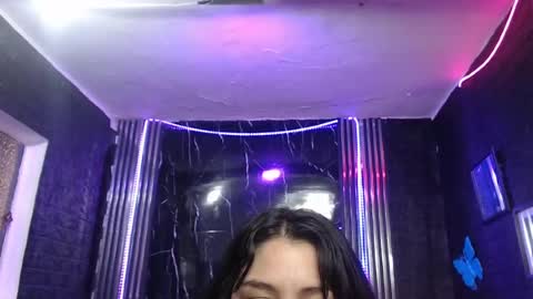 Snapshot of chloe_smith5 chatting on May 5, 1:19 pm chloe_smith5 online show from May 5, 1:19 pm