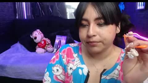 Snapshot of chloe_smith5 chatting on May 11, 3:18 pm chloe_smith5 online show from May 11, 3:18 pm