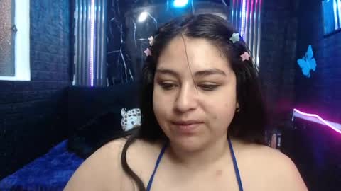 Snapshot of chloe_smith5 chatting on June 6, 1:27 pm chloe_smith5 online show from June 6, 1:27 pm