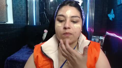 Snapshot of chloe_smith5 chatting on June 27, 1:28 pm chloe_smith5 online show from June 27, 1:28 pm