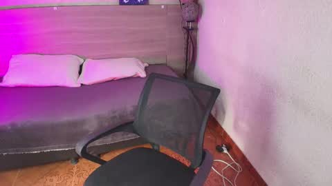 chloe_stark_ online show from May 20, 12:22 pm