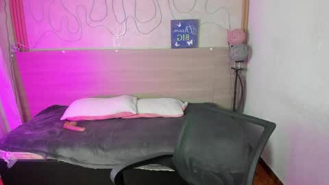 chloe_stark_ online show from May 27, 12:13 pm