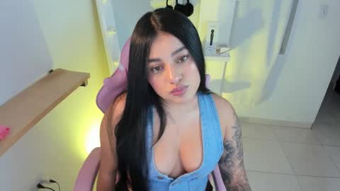Snapshot of chloe_t2 chatting on October 23, 3:17 am chloe_t2 online show from October 23, 3:17 am