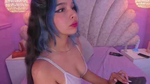 Snapshot of chloe_watson_ chatting on February 16, 1:36 am online show from February 16, 1:36 am