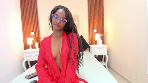 Snapshot of chloebrunnie chatting on February 11, 12:10 pm CHLOE online show from February 11, 12:10 pm