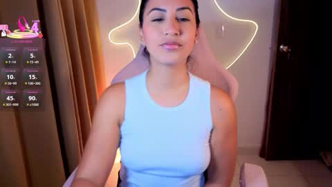 Snapshot of chloebum_ chatting on December 22, 11:07 am Chloe online show from December 22, 11:07 am